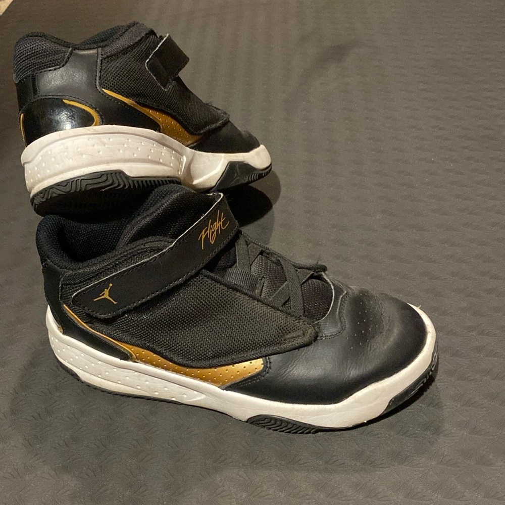 Jordan flight shoes boys